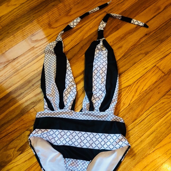 One piece plunge neck bikini - Picture 3 of 3